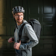 Load image into Gallery viewer, The Thule Paramount Hybrid Pannier 26L in various colours