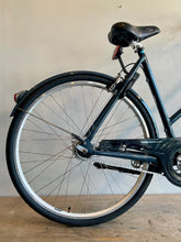 Load image into Gallery viewer, Kris- Step-Through Style Dutch Bike - LARGE 22” - Union
