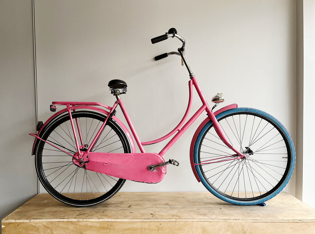 Turbine Agnes Gray onderpand Bloem - Step-Through Style Dutch Bike - Large - 22" - Pink Batavus – Go  Dutch Bikes