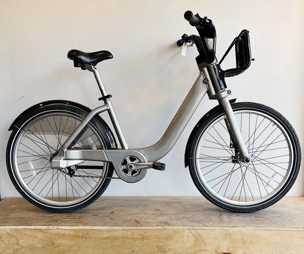 UNIQUE Bike Share Bike - Step-Through Style Bike - One Size fits all - 17.5''