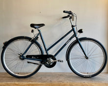 Load image into Gallery viewer, Kris- Step-Through Style Dutch Bike - LARGE 22” - Union
