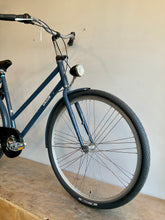 Load image into Gallery viewer, Kris- Step-Through Style Dutch Bike - LARGE 22” - Union
