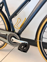 Load image into Gallery viewer, Breezer 'Dutchified' by GO DUTCH- hybrid - Step-Through Style, Small &amp; Medium Sizes
