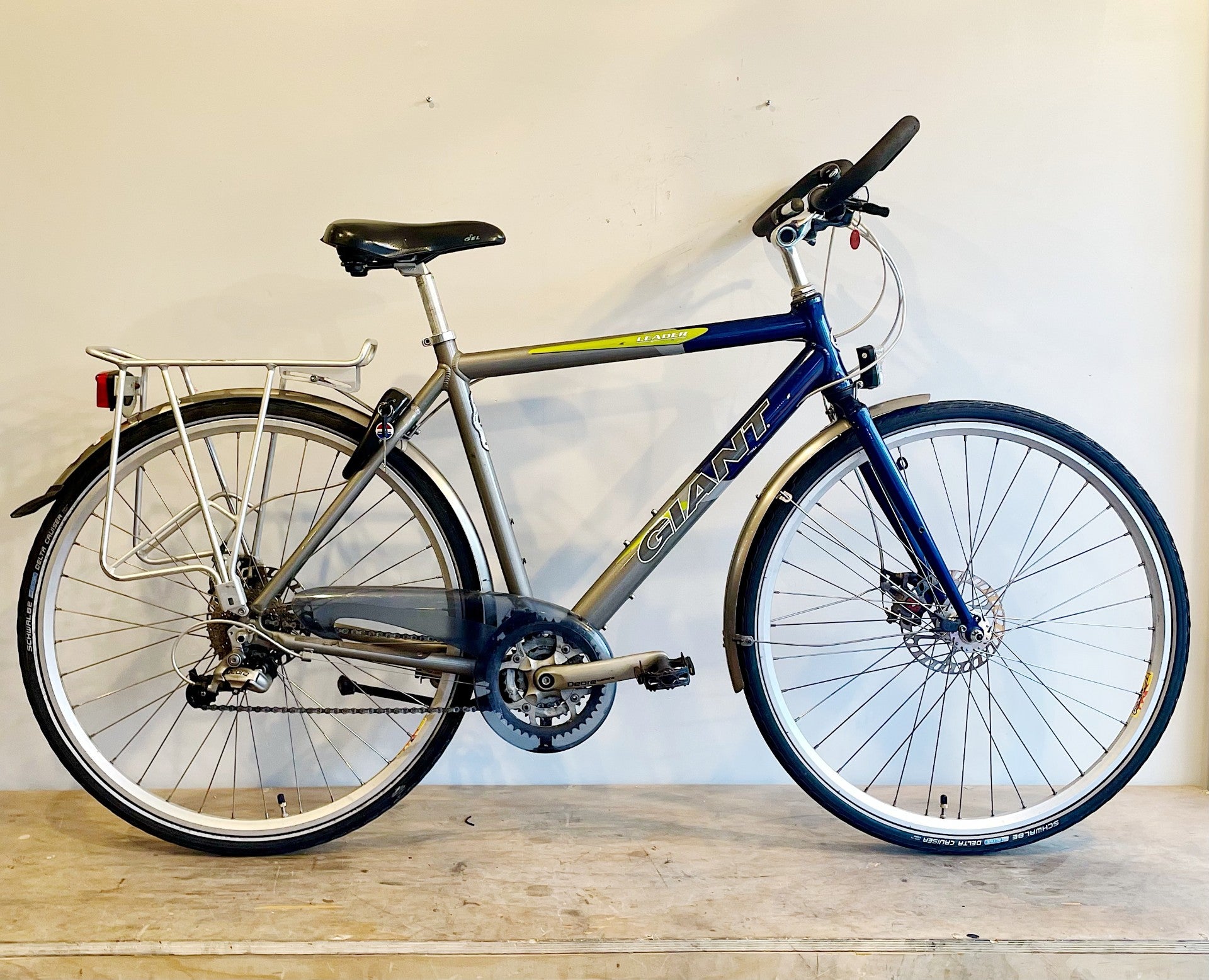 Giant Leader Touring - Crossbar Dutch Bike - Medium-Large Giant Leader Touring - Crossbar Dutch Bike - Medium-Large