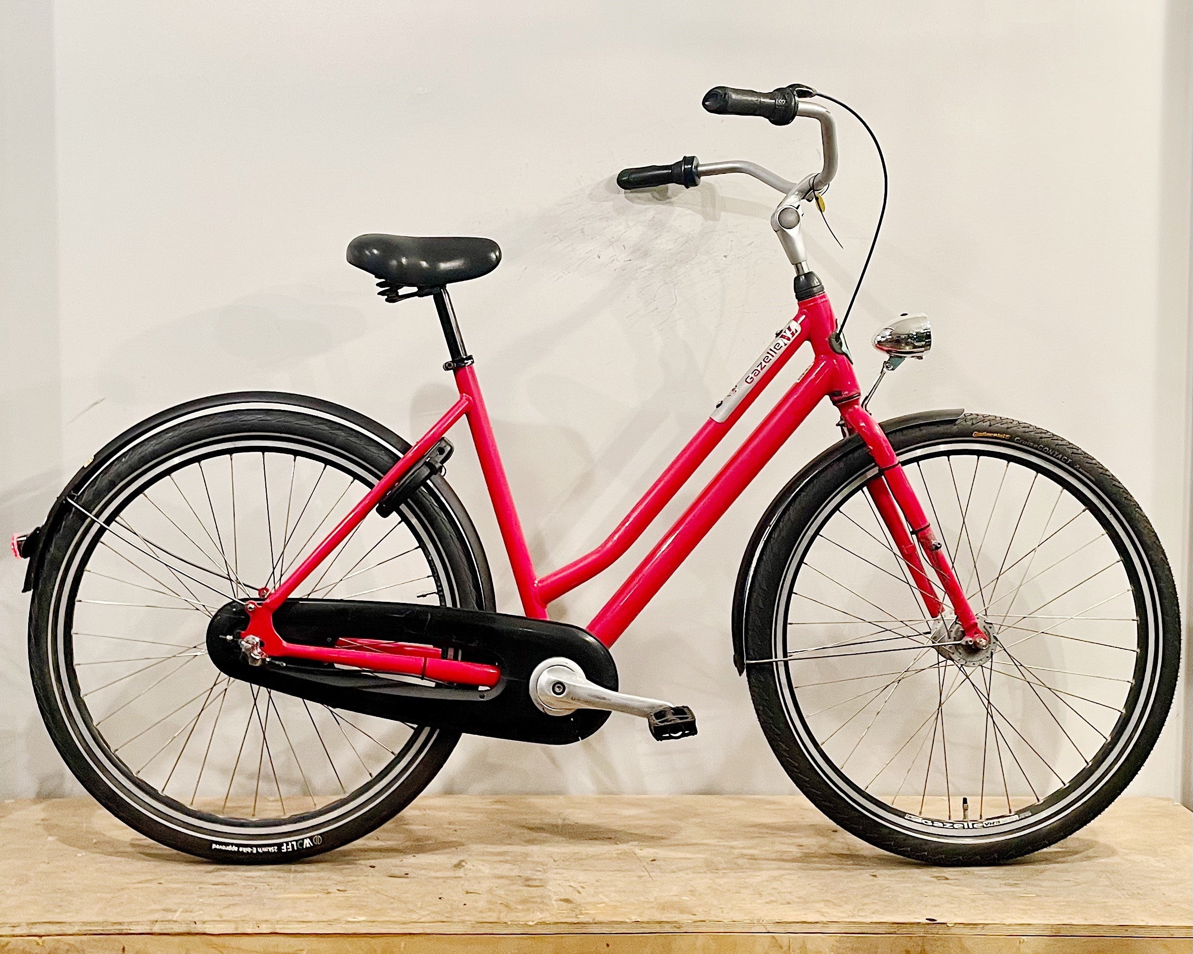 Ferrari Rood Step Through Style Dutch Bike Small Medium 21.5 Gaze Go Dutch Bikes